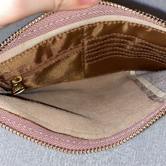 NWOT GAP genuine leather wristlet - Picture 5 of 6